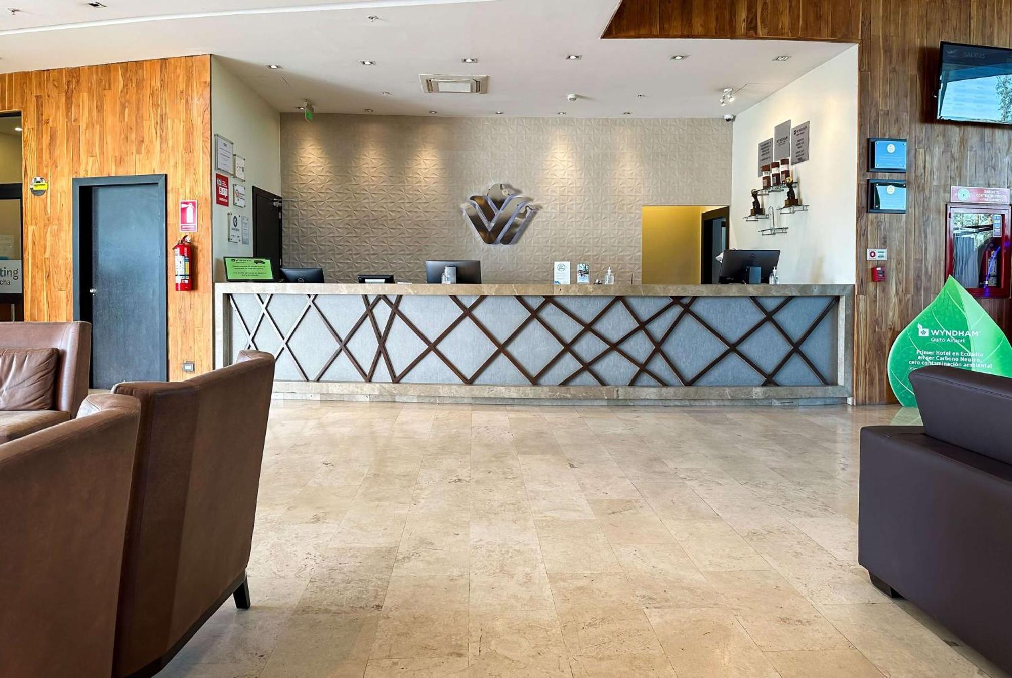 Wyndham Quito Airport Hotell Puembo Exteriör bild