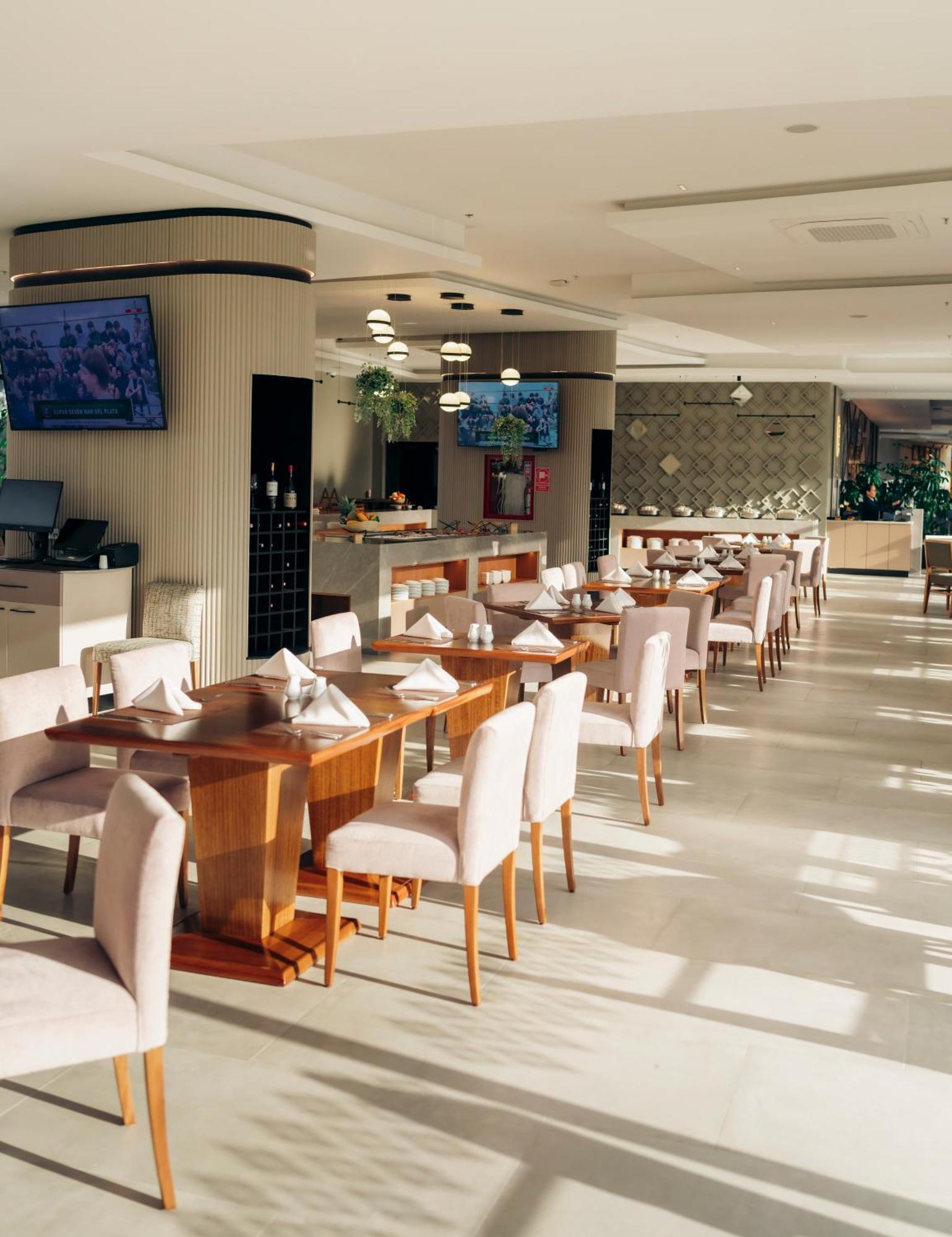 Wyndham Quito Airport Hotell Puembo Exteriör bild The restaurant
