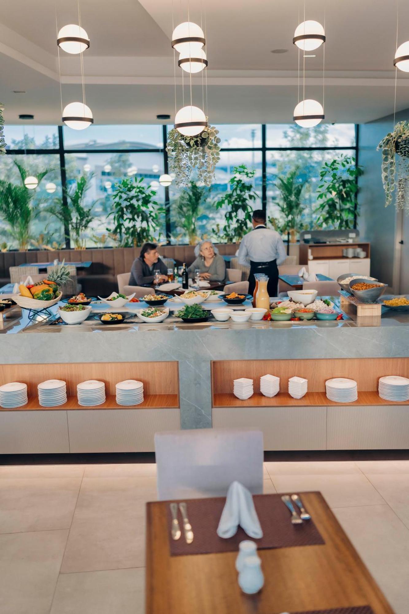Wyndham Quito Airport Hotell Puembo Exteriör bild